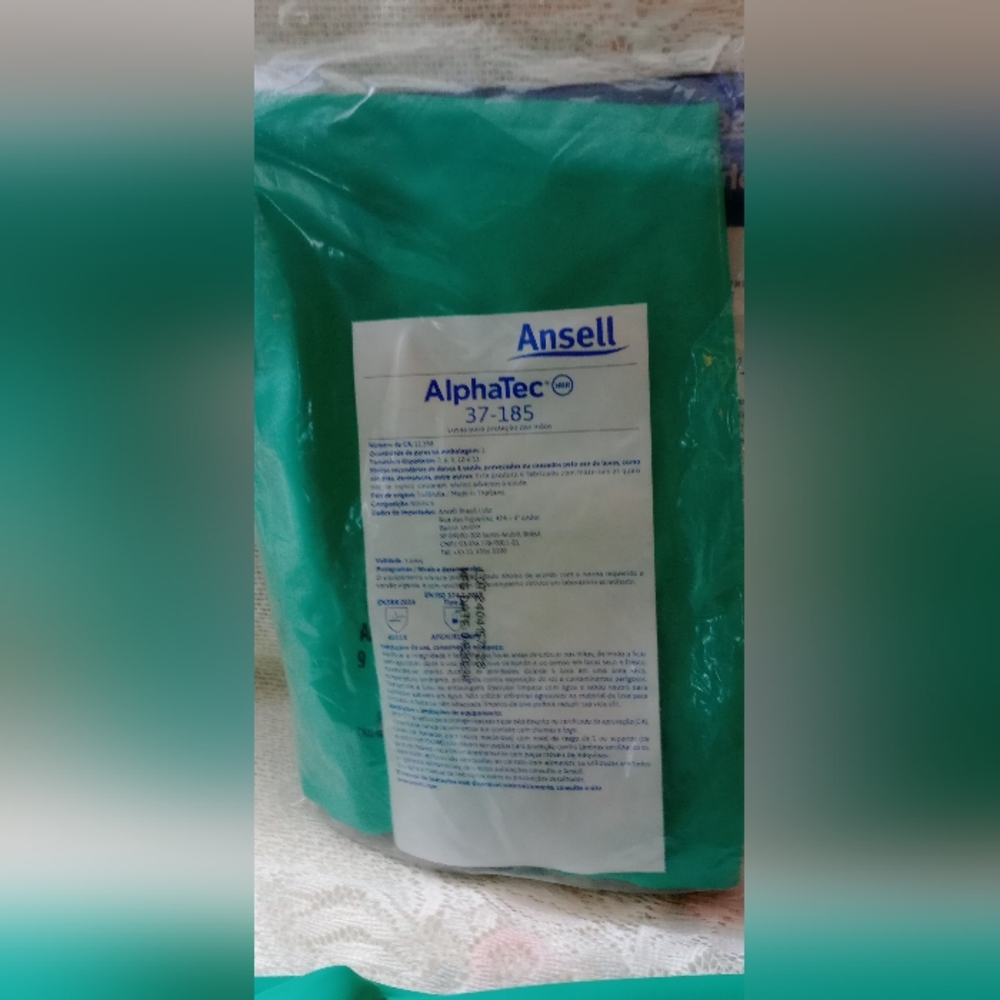 Ansell AlphaTec 37-185 Gloves